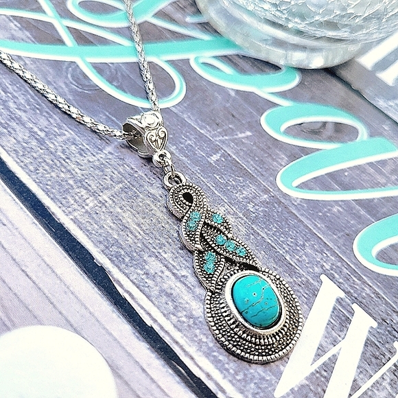 Jewelry - 🩷Turquoise stone, rhinestone pendant necklace. NEW!